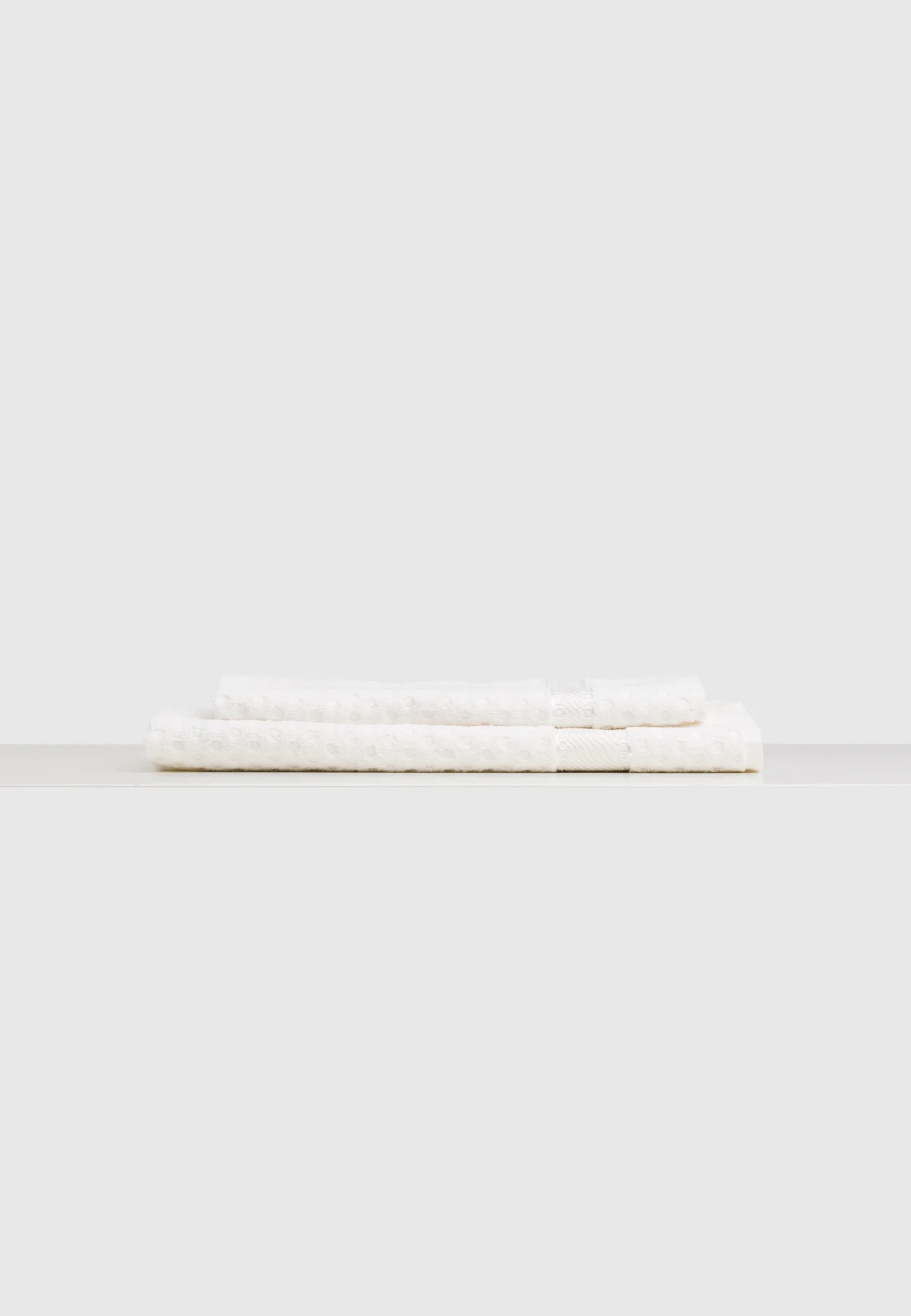 Set viso e ospite mod.Sirena Caleffi con ricamo