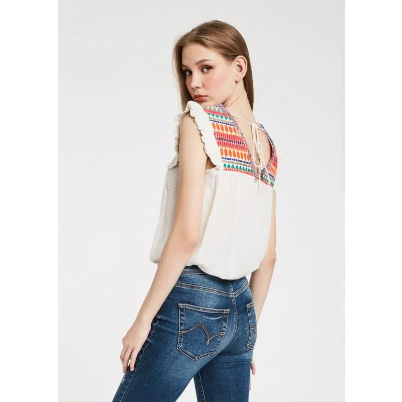 Top con ricamo etnico