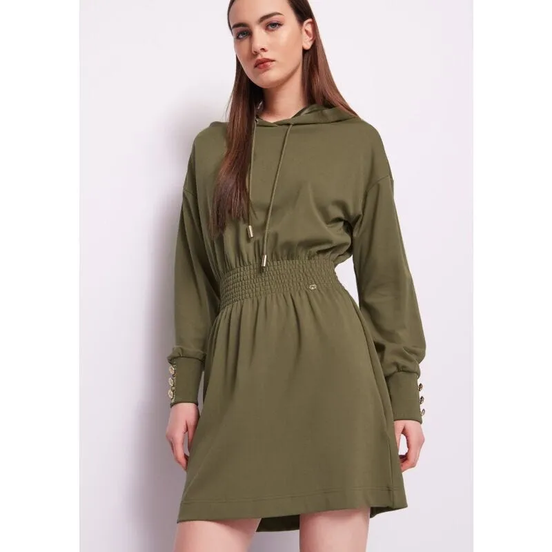 Abito verde con cappuccio