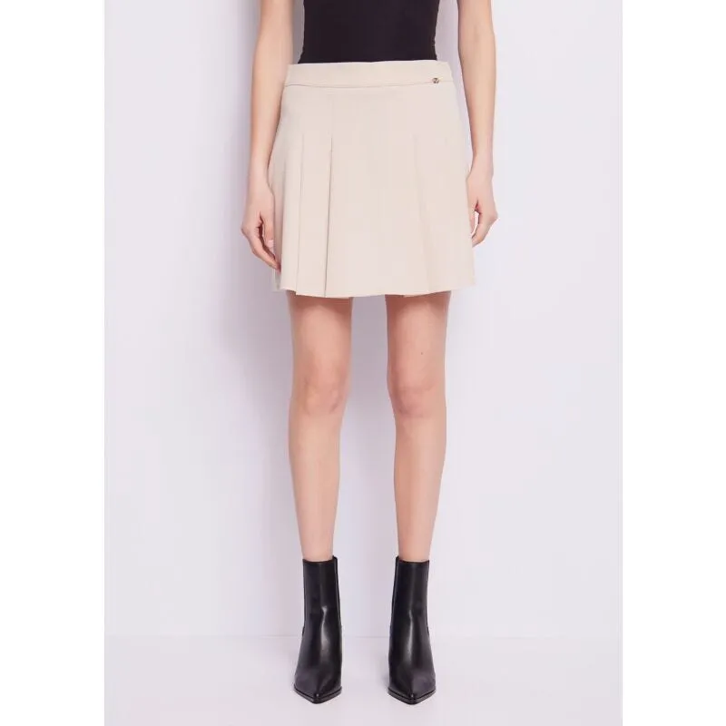 Minigonna beige con pieghe