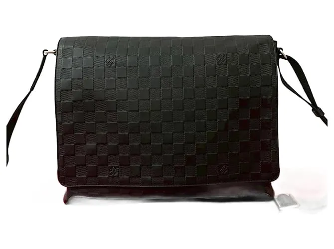 Borsa a spalla Louis Vuitton District MM in pelle Damier Infini e nylon Nero