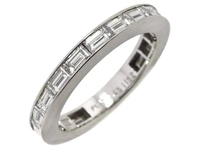 Anello in Platino con Diamanti Taglio Baguette e Impostazione a Canale di Harry Winston