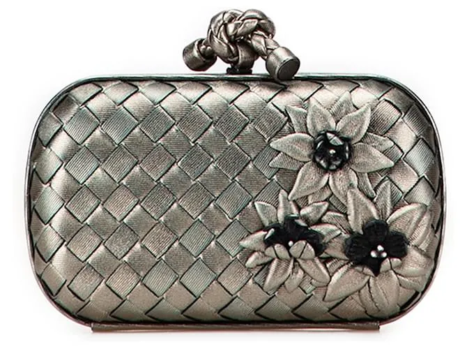 Clutch Bottega Veneta in Nappa Argento Intrecciato con Nodo a Fiore