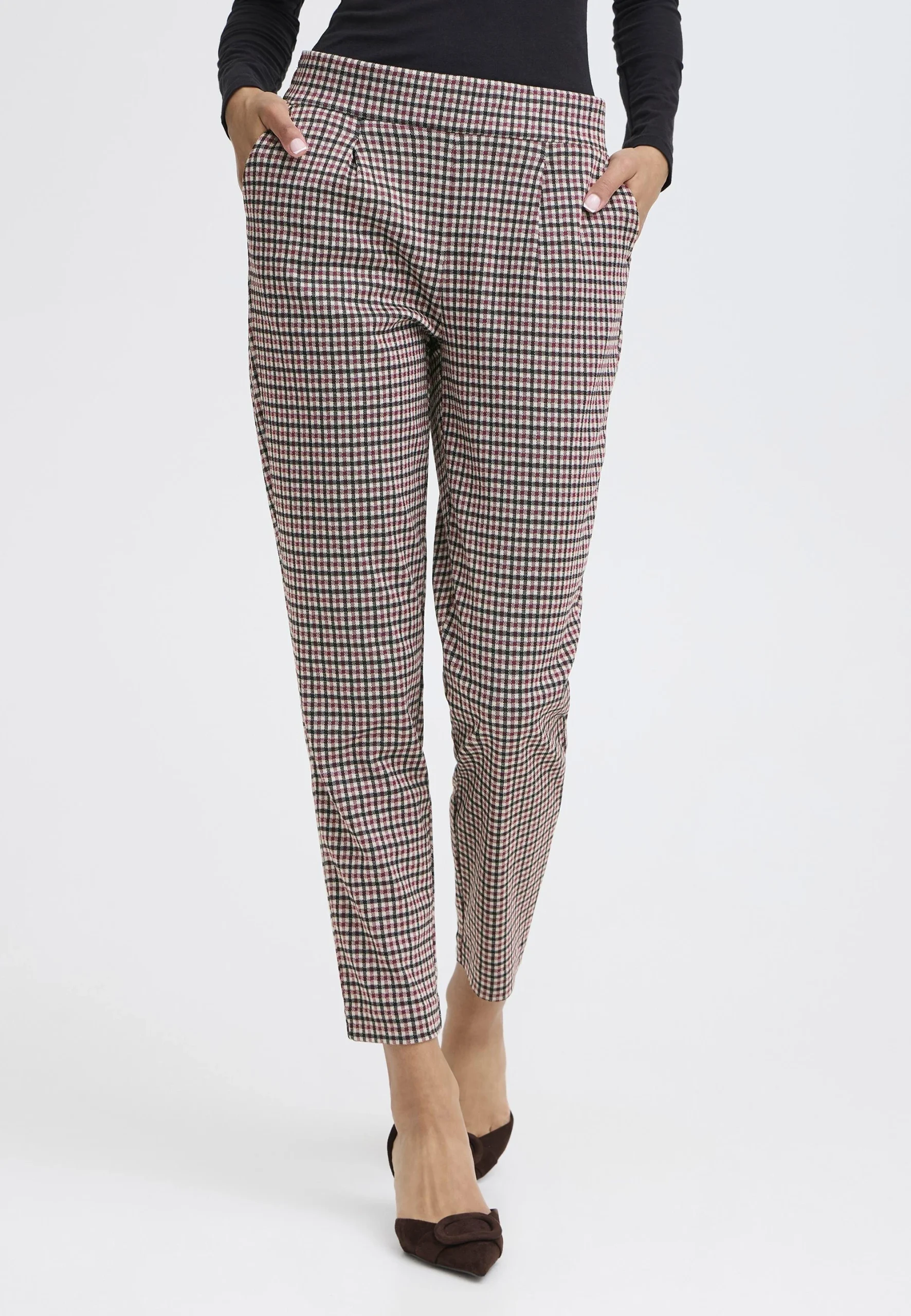Pantalone alla caviglia quadrettata con pinces b.young
