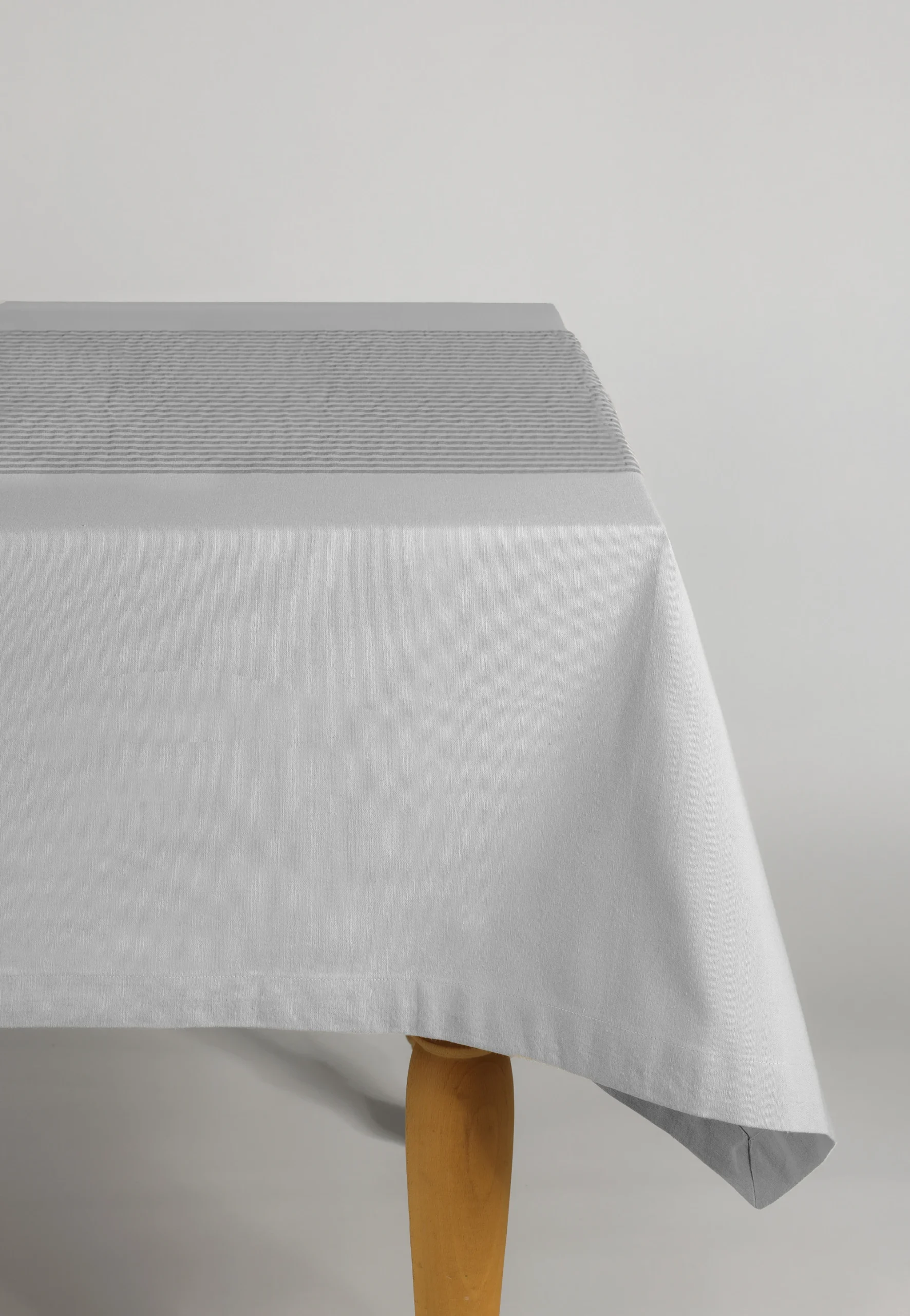 Tovaglia 140x240 a 8 posti Jolie con inserto rigato