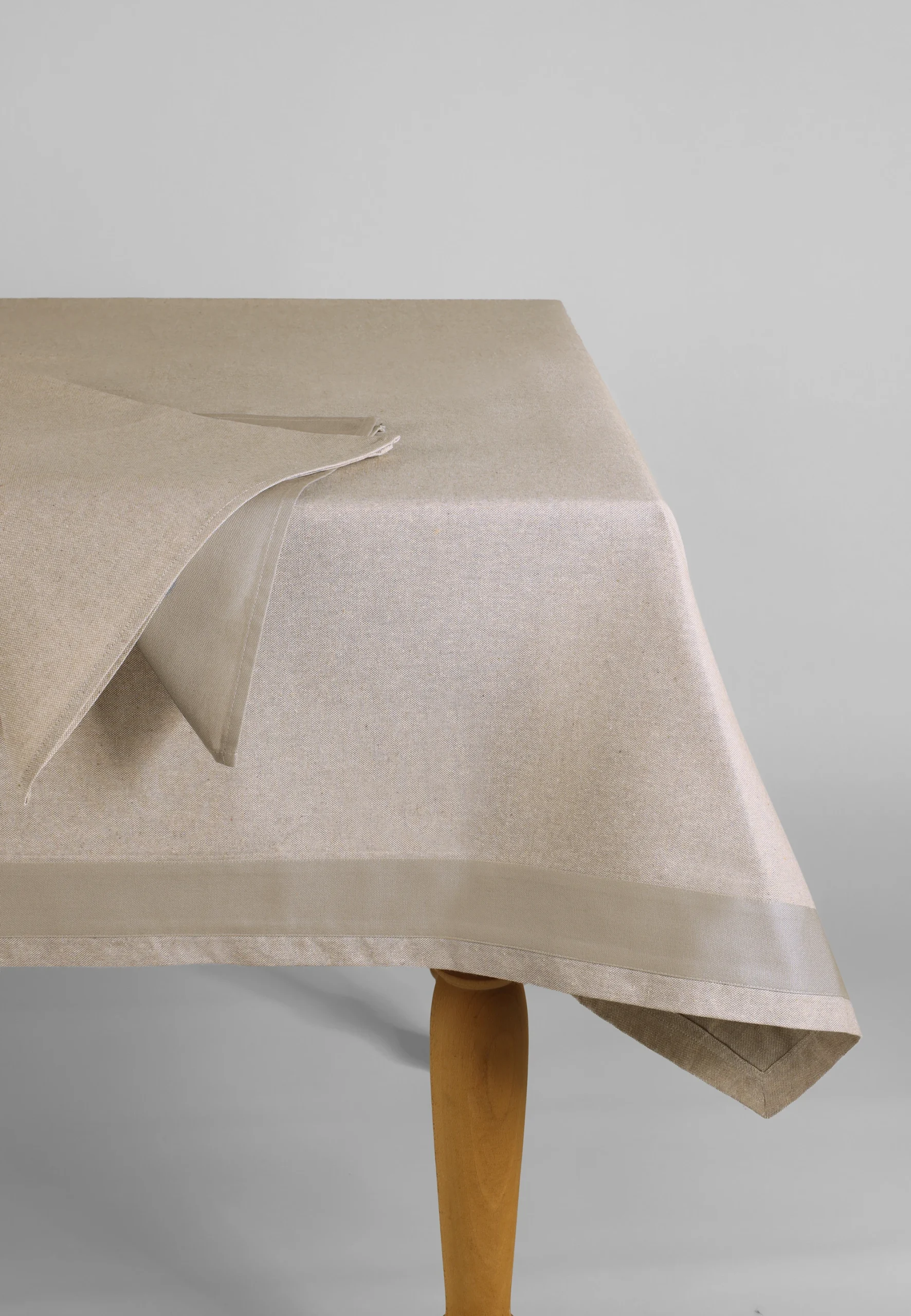 Tovaglia 140x180cm con 6 tovaglioli mod. Monaco