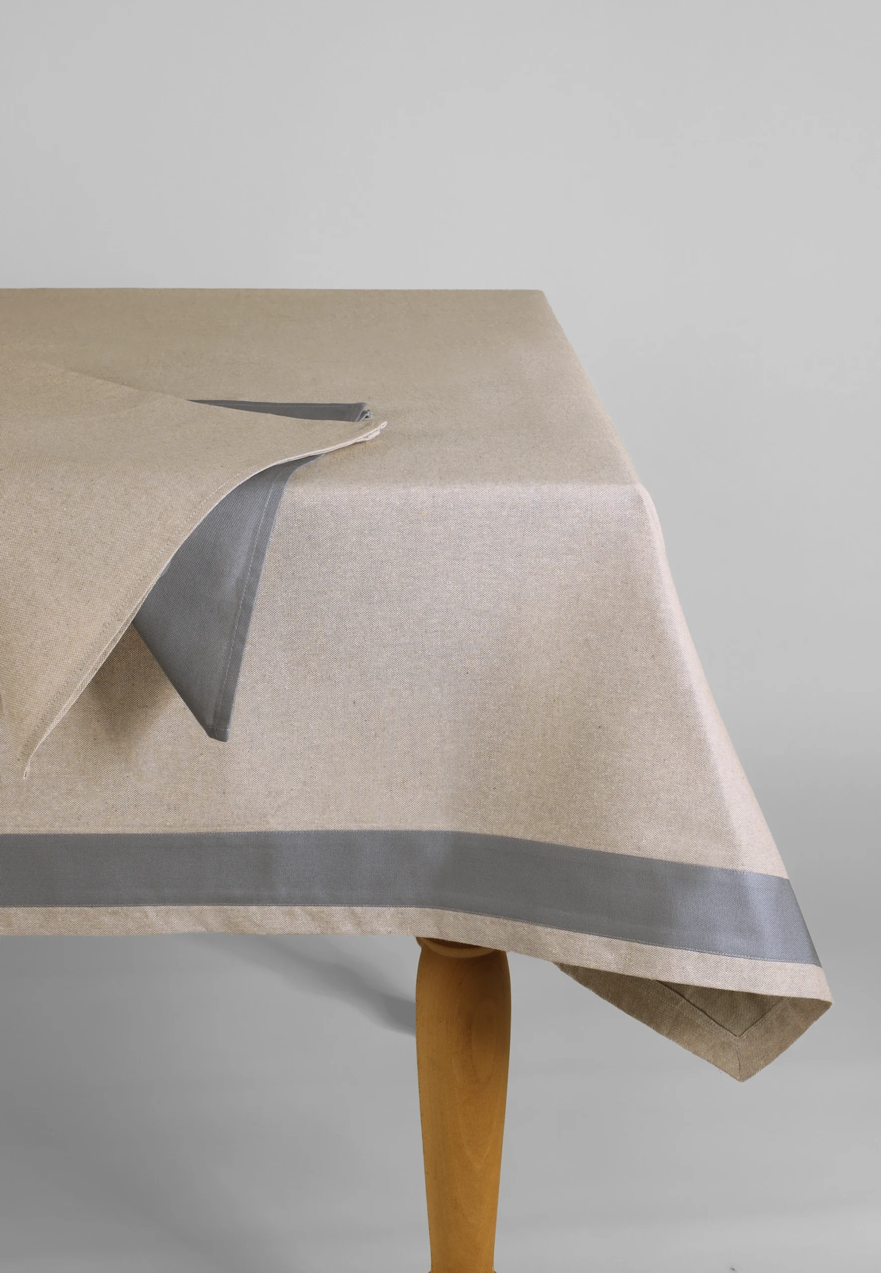 Tovaglia Piazza Pitti con tovaglioli 140x220 mod.Monaco