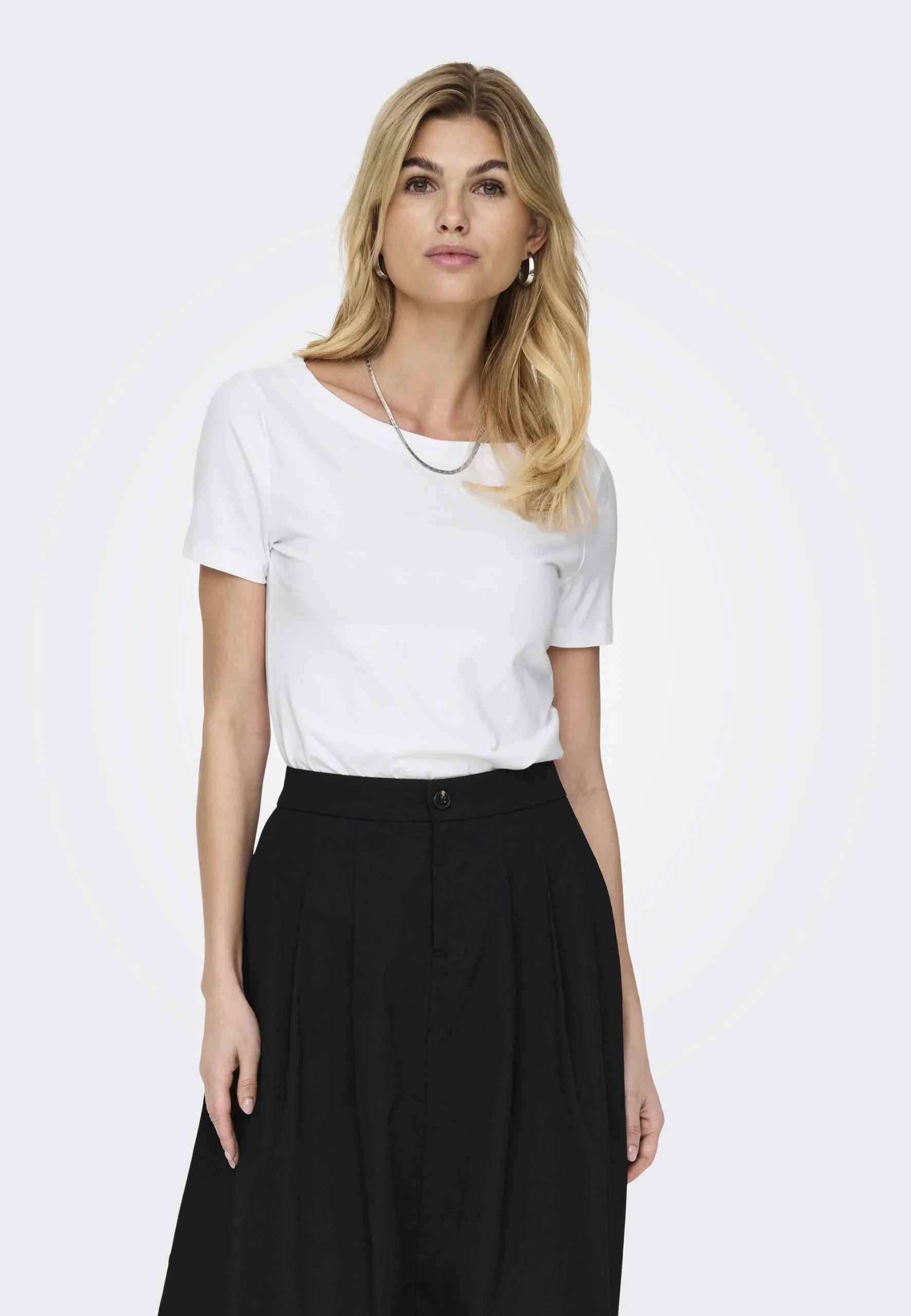 T-shirt scollo a barchetta Only donna art.15349048