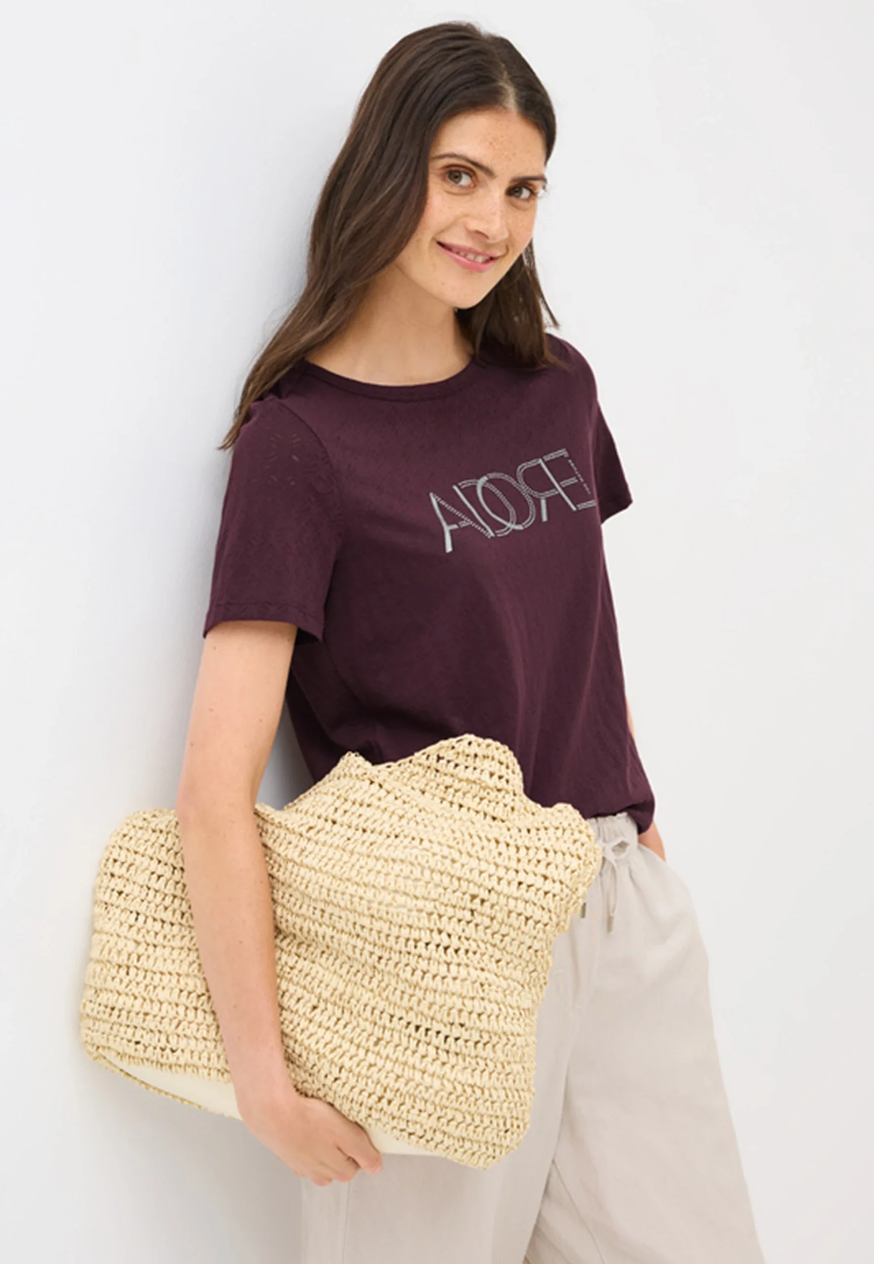 T-shirt con lavorazione all over e stampa Cecil