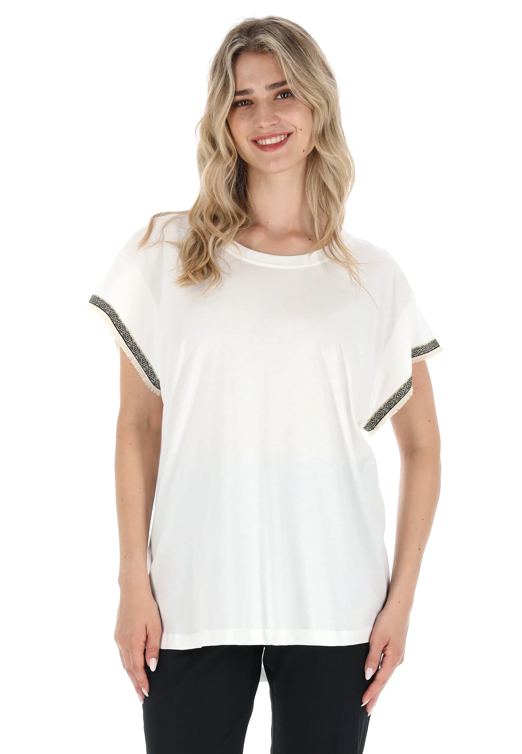 T-shirt con profilo manica sfrangiato Lizalù