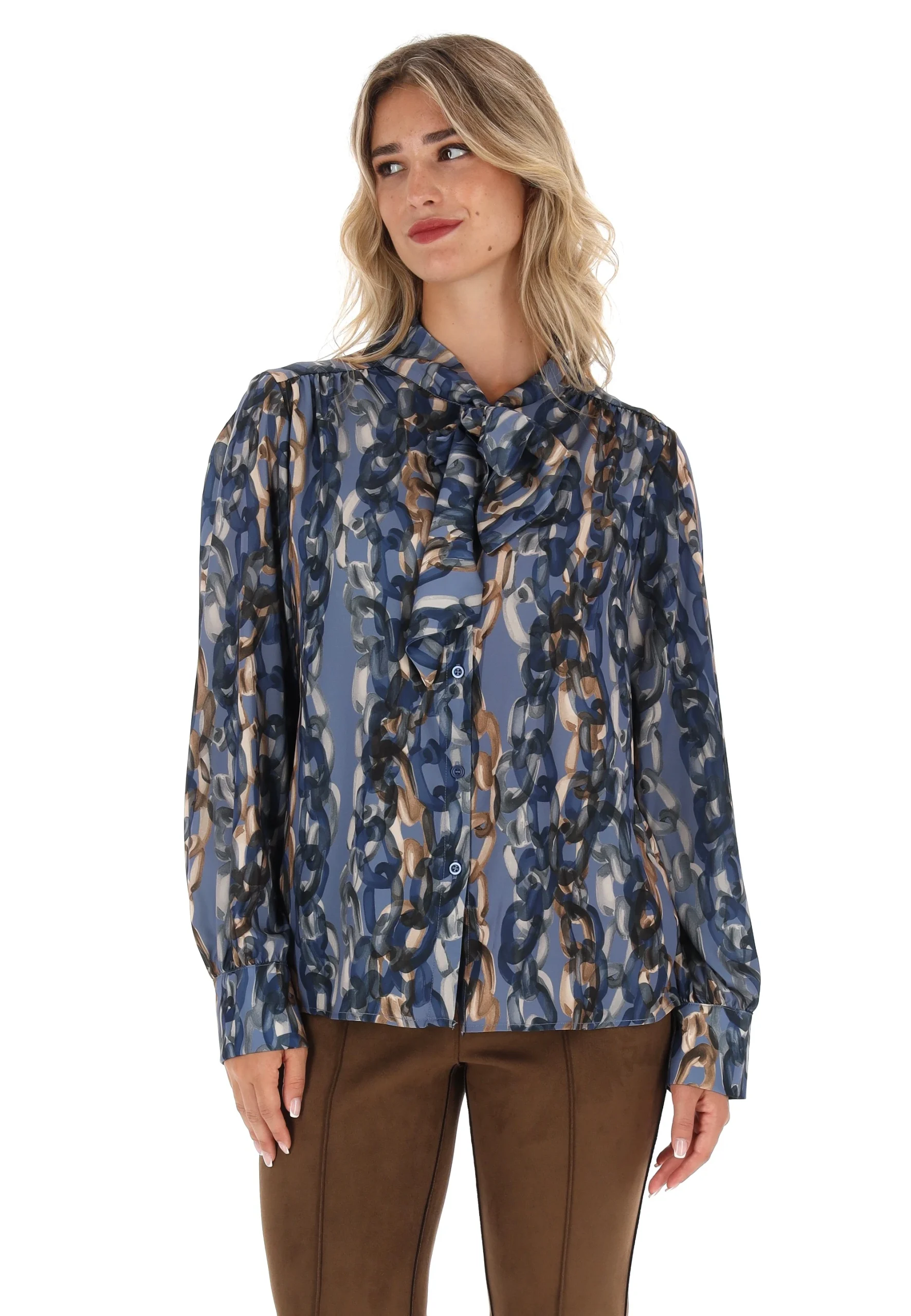 Camicetta effetto satin Lizalù donna con fantasia catena e fiocco