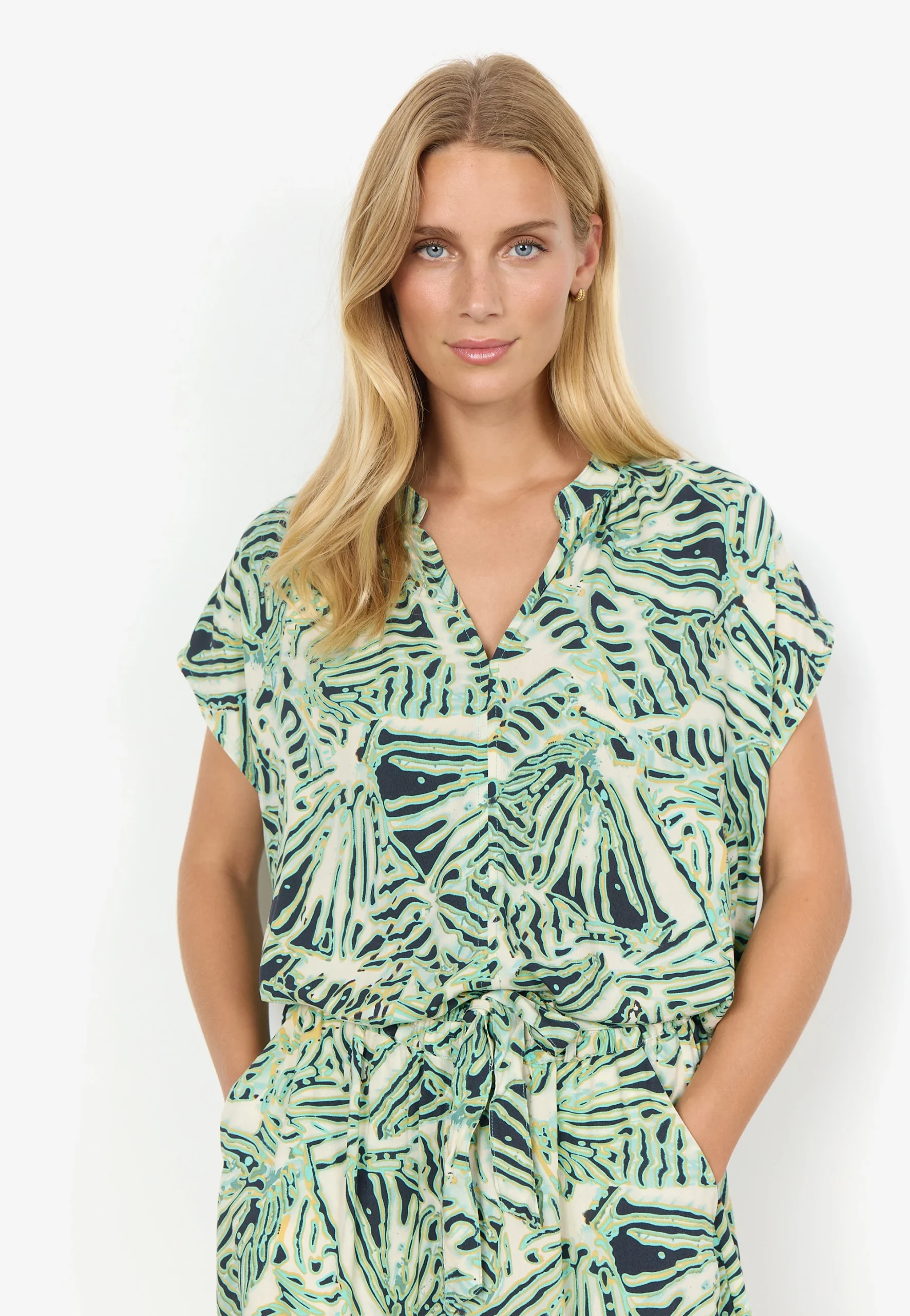 Blusa SoyaConcept fantasia astratta con scollo a V