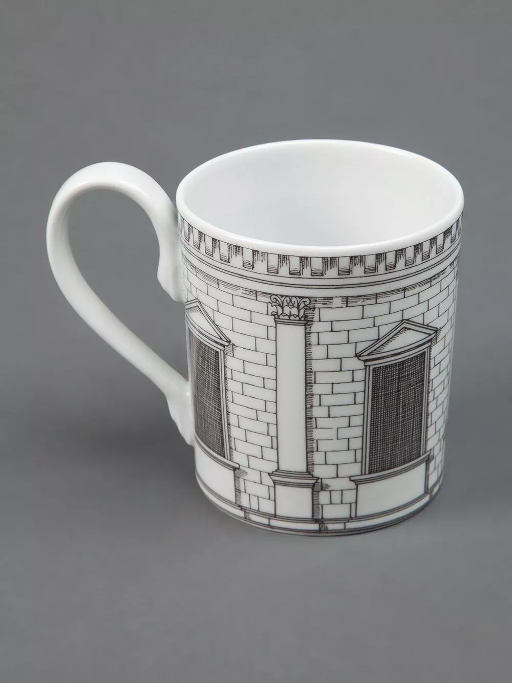 Mug architettura nero/bianco di Fornasetti