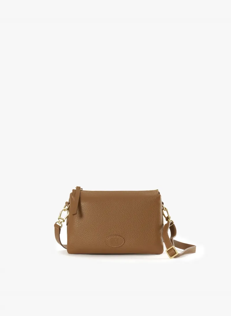 Borsa a tracolla con tre scomparti in pelle color tabacco