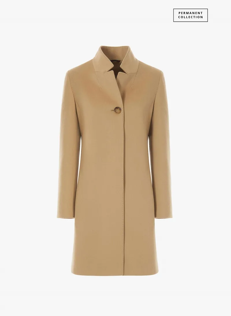 Cappotto cammello chiaro con rever rovesciato realizzato in pura lana