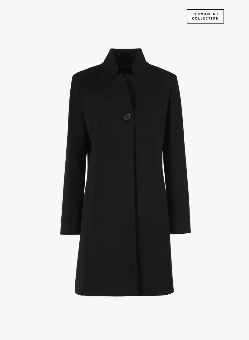 Cappotto nero con rever rovesciato realizzato in pura lana