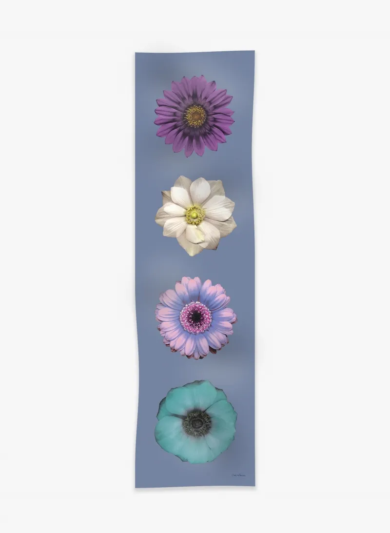 Sciarpa in twill di pura seta con disegno floreale azzurra